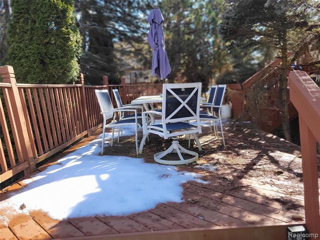 5549 Perrytown Drive, West Bloomfield, MI 48322