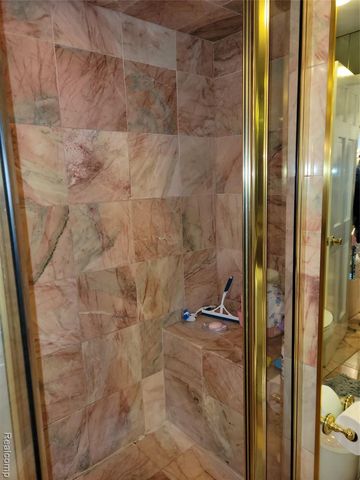 5549 Perrytown Drive, West Bloomfield, MI 48322