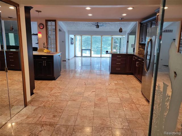 5549 Perrytown Drive, West Bloomfield, MI 48322