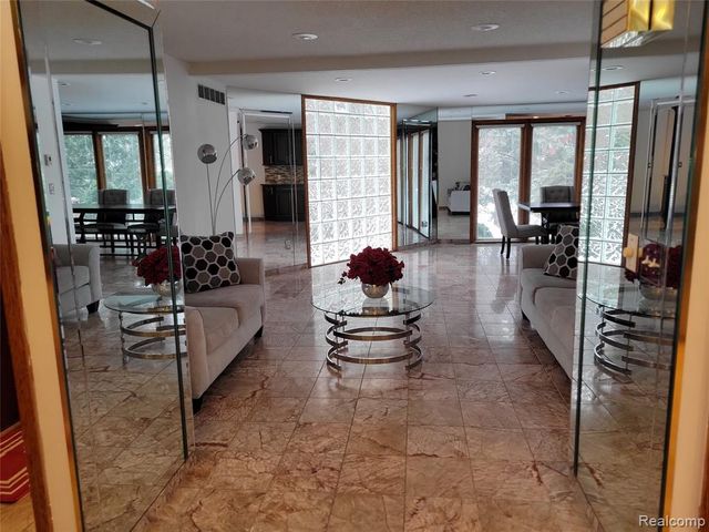 5549 Perrytown Drive, West Bloomfield, MI 48322