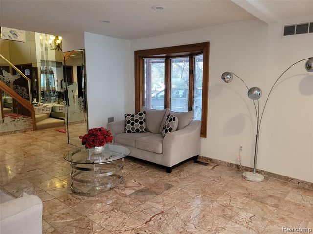 5549 Perrytown Drive, West Bloomfield, MI 48322