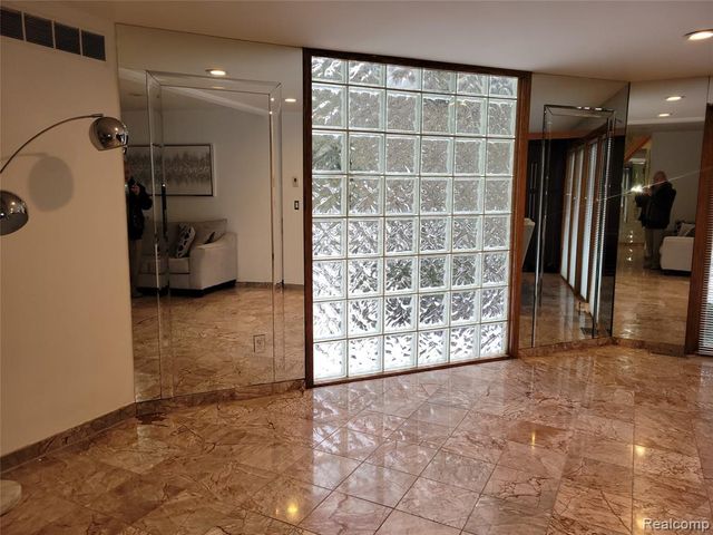 5549 Perrytown Drive, West Bloomfield, MI 48322