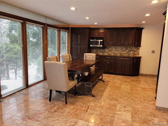 5549 Perrytown Drive, West Bloomfield, MI 48322