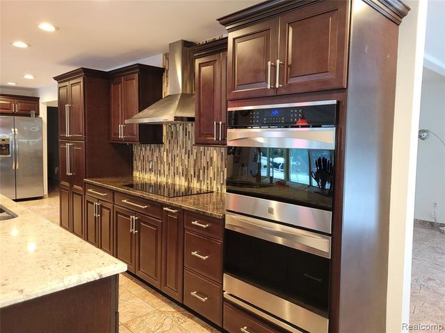 5549 Perrytown Drive, West Bloomfield, MI 48322