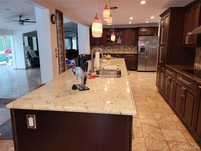 5549 Perrytown Drive, West Bloomfield, MI 48322