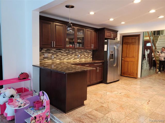 5549 Perrytown Drive, West Bloomfield, MI 48322