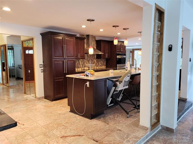 5549 Perrytown Drive, West Bloomfield, MI 48322