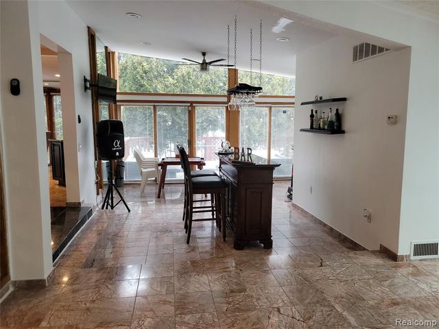 5549 Perrytown Drive, West Bloomfield, MI 48322