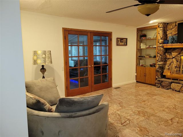 5549 Perrytown Drive, West Bloomfield, MI 48322