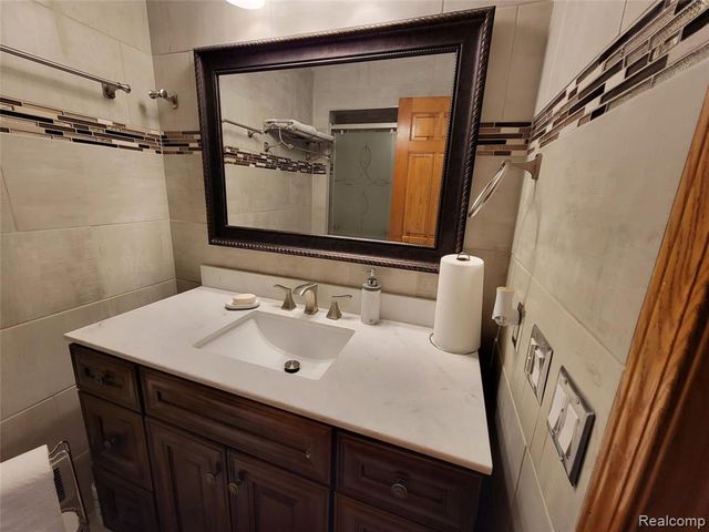 5549 Perrytown Drive, West Bloomfield, MI 48322