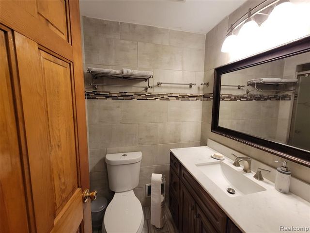 5549 Perrytown Drive, West Bloomfield, MI 48322