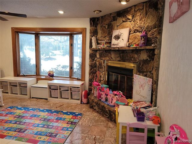 5549 Perrytown Drive, West Bloomfield, MI 48322