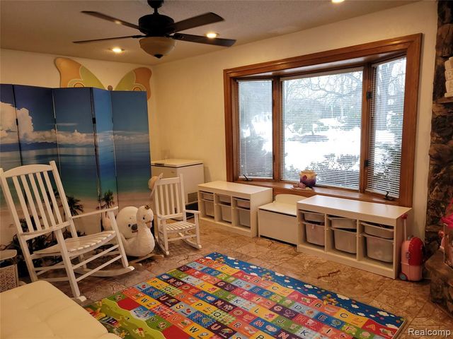 5549 Perrytown Drive, West Bloomfield, MI 48322