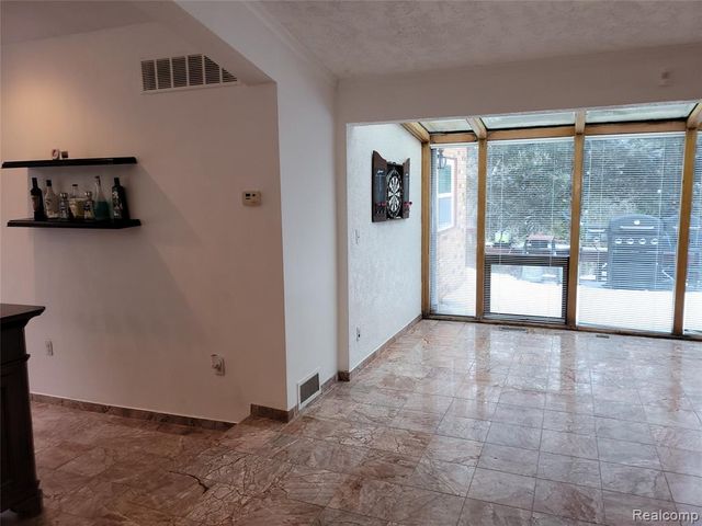 5549 Perrytown Drive, West Bloomfield, MI 48322