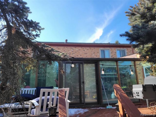 5549 Perrytown Drive, West Bloomfield, MI 48322