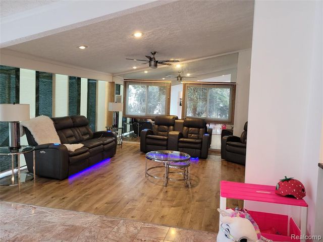 5549 Perrytown Drive, West Bloomfield, MI 48322