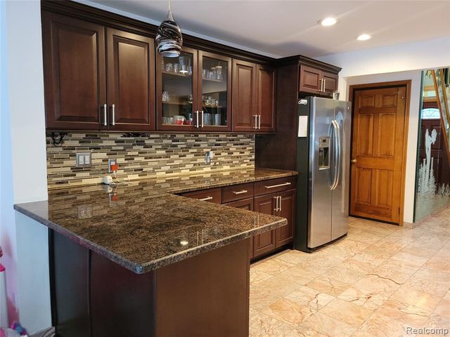 5549 Perrytown Drive, West Bloomfield, MI 48322