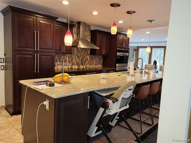 5549 Perrytown Drive, West Bloomfield, MI 48322