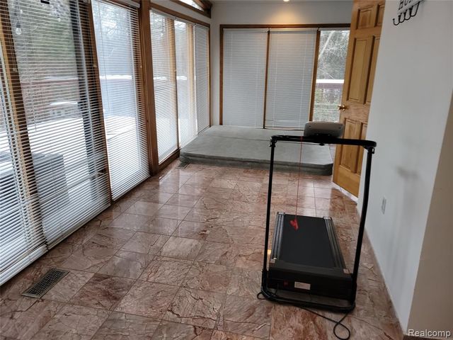 5549 Perrytown Drive, West Bloomfield, MI 48322