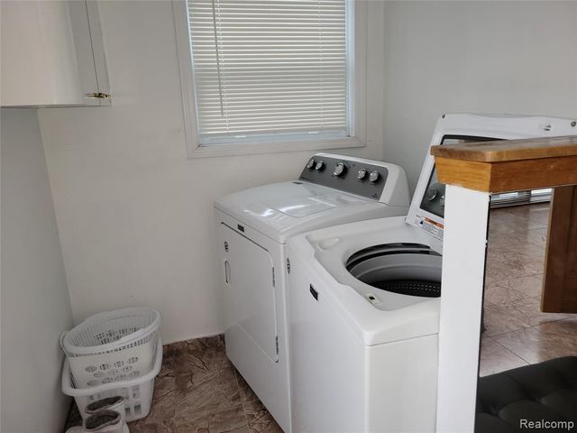 5549 Perrytown Drive, West Bloomfield, MI 48322