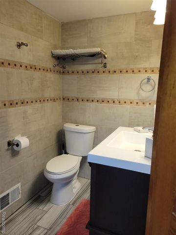 5549 Perrytown Drive, West Bloomfield, MI 48322