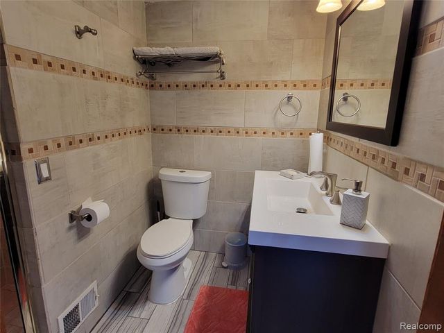 5549 Perrytown Drive, West Bloomfield, MI 48322