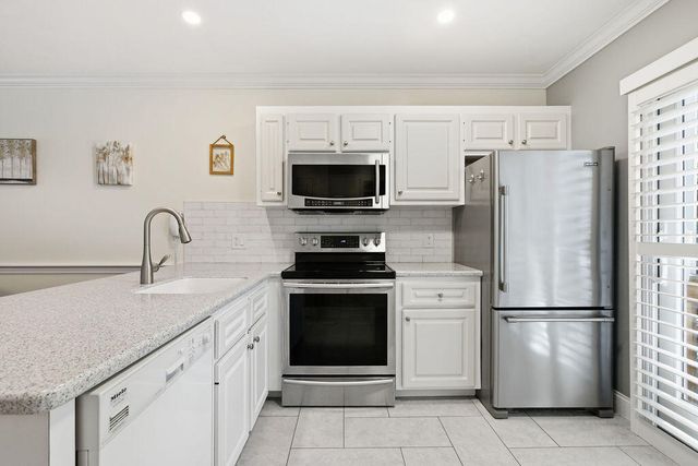 15 Denver Drive APT B3, West Yarmouth, MA 02673