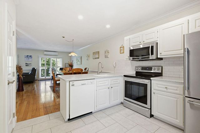 15 Denver Drive APT B3, West Yarmouth, MA 02673