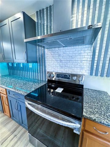 7225 College Avenue, Kansas City, MO 64132