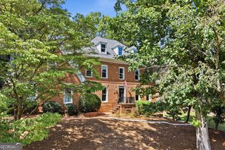 7680 Dunvegan Close, Sandy Springs, GA 30350