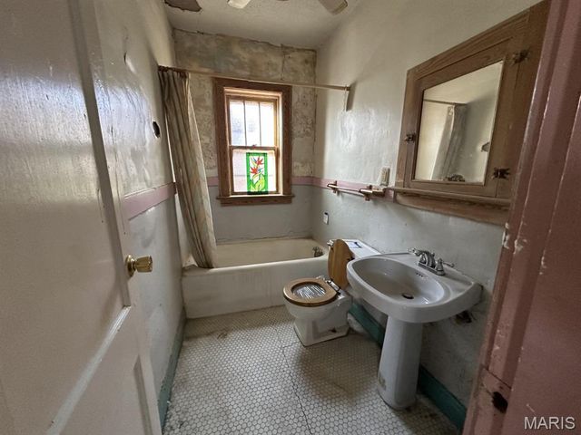 6609 Bartmer Avenue, University City, MO 63130