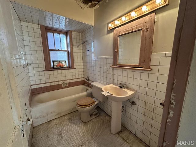 6609 Bartmer Avenue, University City, MO 63130