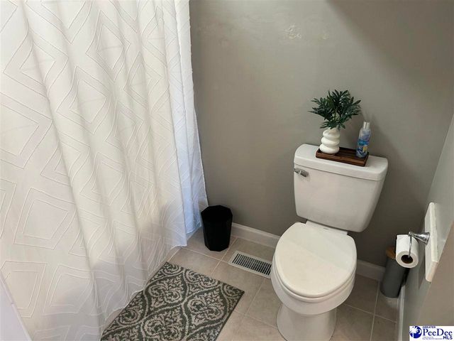 1060 Wellington Dr, Hartsville, SC 29550