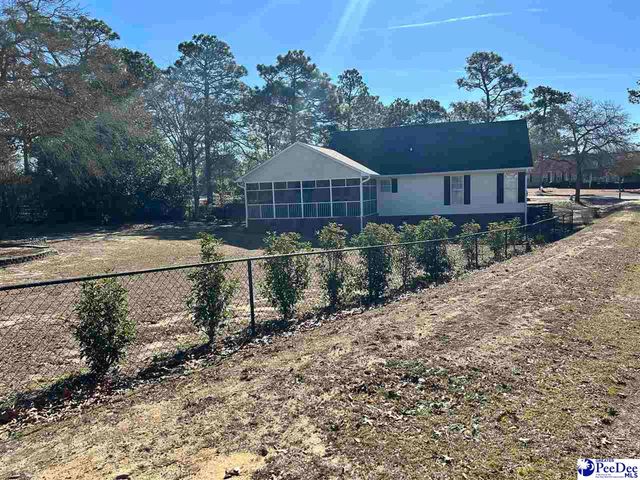 1060 Wellington Dr, Hartsville, SC 29550