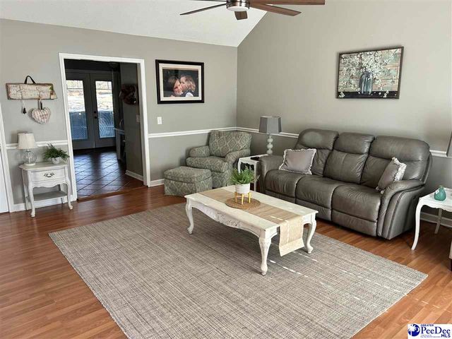 1060 Wellington Dr, Hartsville, SC 29550