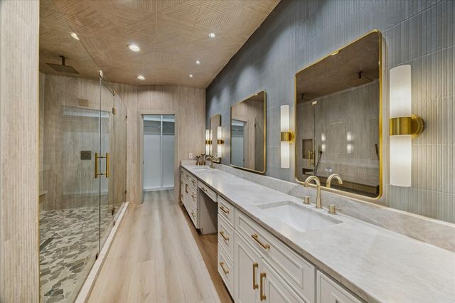 2306 Mill Lake Drive, Kingwood, TX 77339