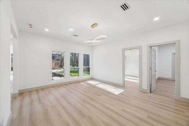 2306 Mill Lake Drive, Kingwood, TX 77339