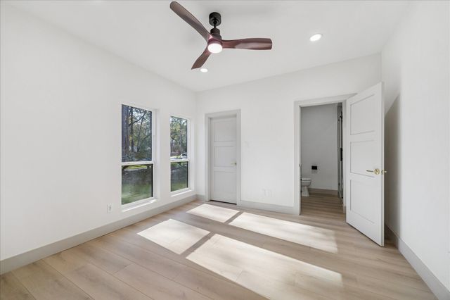 2306 Mill Lake Drive, Kingwood, TX 77339