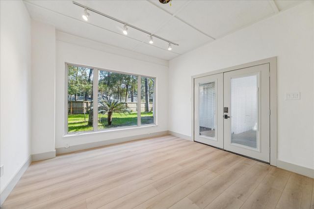 2306 Mill Lake Drive, Kingwood, TX 77339