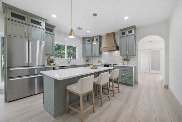 2306 Mill Lake Drive, Kingwood, TX 77339