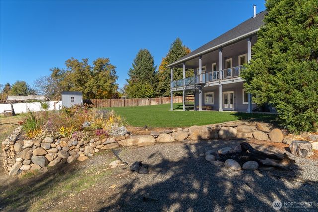 972 Highline Drive, East Wenatchee, WA 98802