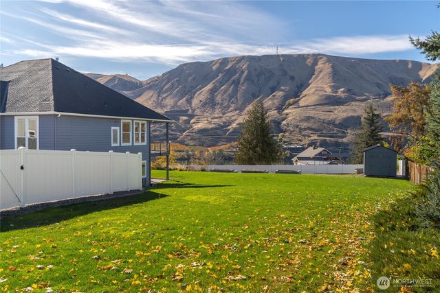 972 Highline Drive, East Wenatchee, WA 98802