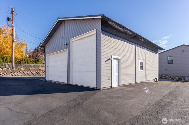 972 Highline Drive, East Wenatchee, WA 98802