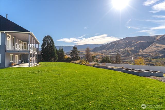 972 Highline Drive, East Wenatchee, WA 98802