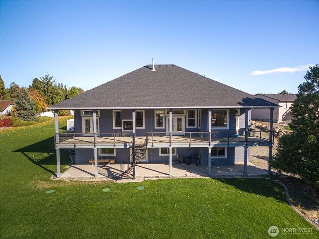 972 Highline Drive, East Wenatchee, WA 98802