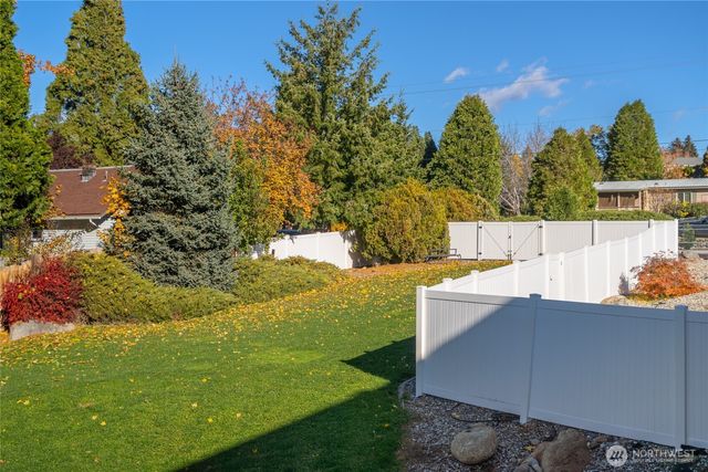 972 Highline Drive, East Wenatchee, WA 98802