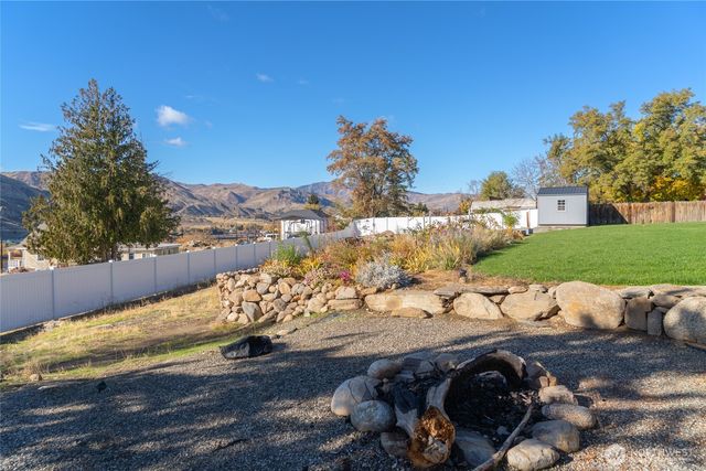 972 Highline Drive, East Wenatchee, WA 98802