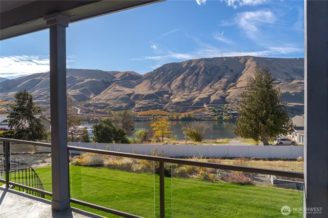 972 Highline Drive, East Wenatchee, WA 98802