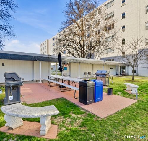 893 Farmington Avenue 2F, West Hartford, CT 06119