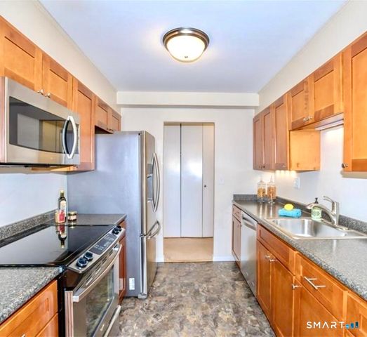 893 Farmington Avenue 2F, West Hartford, CT 06119